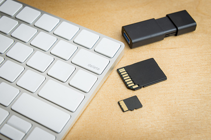 「修理」ではデータを取り戻せない!?実は違う「メーカー修理」と「データ復旧」